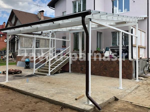 Светлая терраса с открытой зоной 
